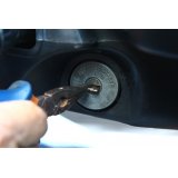 Serviço de chaveiro urgente para consertar chave quebrada em carro na Bela Vista